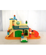 Fisher Price Vintage Little People Sesame Street Club House #937 + People - $848.21 MXN