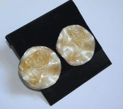 Vintage nos new old stock 70&#39;s wavy round caramel tan color enamel earrings 1&quot; - £3.95 GBP