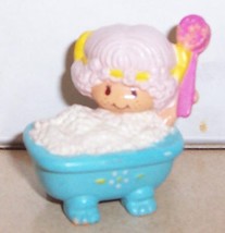 1981 Kenner Miniature PVC figure Strawberry Shortcake Angle Cake Taking a Bath - £11.37 GBP