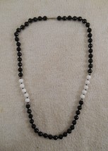 VINTAGE DARK BLACK AND WHITE BAKELITE? BEAD / BEADED NECKLACE  39 g. - £30.86 GBP