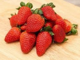 200 Seeds Middle Sized Red Climbing Strawberry Fruit Seeds - $9.98