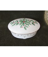  LENOX BONE CHINA POTPOURRI COVERED BOX HOLLY &amp; BERRY PIERCED USA 4.75&quot;L - $126.78 MXN