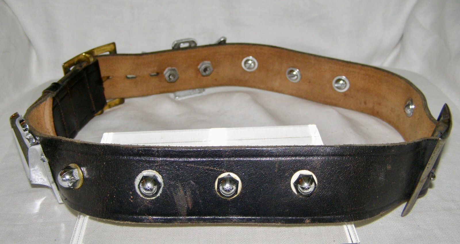 VINT. HEAVY COWHIDE LEATHER BELT+RED ‘V-8’ EMBLEM HOOD ORNAMENTS-CUSTOM-Sz.30/32 Item image 8