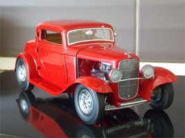 GMP 1932 Ford Three Window Coupe Diecast Model Car-Scale 1/18-Red-Vintage - $4,254.29 MXN
