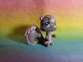 2007 Littlest Pet Shop Gray Squirrel Blue Tear &amp; Flower Eyes Pets Clubhouse #484 - £3.87 GBP