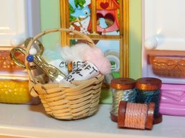 Dollhouse Miniature Knitting Basket Sewing Spools fits Loving Family Dollhouse - £5.44 GBP