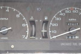 1989 Isuzu 2.6L TF Pickup Speedometer Instrument Gauge Cluster w/ Tach Oil Batt image 6