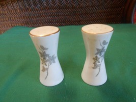 Beautiful Moderne Fine China From Japan Harmony House ...Salt &amp; Pepper Shakers - £10.50 GBP