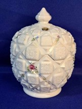 WESTMORELAND MILK GLASS COVERED CANDY DISH FLORAL HAND PAINTED QUILT DES... - £22.00 GBP