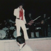 Elvis Presley Candid Photo Picture Elvis In White Jumpsuit In Concert Wide EP2 - £5.90 GBP