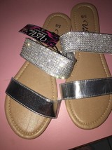 veedee sandals 5/6 with rhinestone accents - $21.78