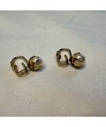 Vintage Gold Tone Faux Pearl Prong Set Earrings Clip On Post Back Hybrid - $403.85 MXN