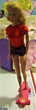 Barbie Doll on Skate Board - €5,55 EUR