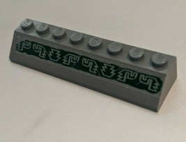 LEGO Black Slope 45 2x8 Temple of the Crystal Skull Sticker Dark Gray 4445 - €0,86 EUR