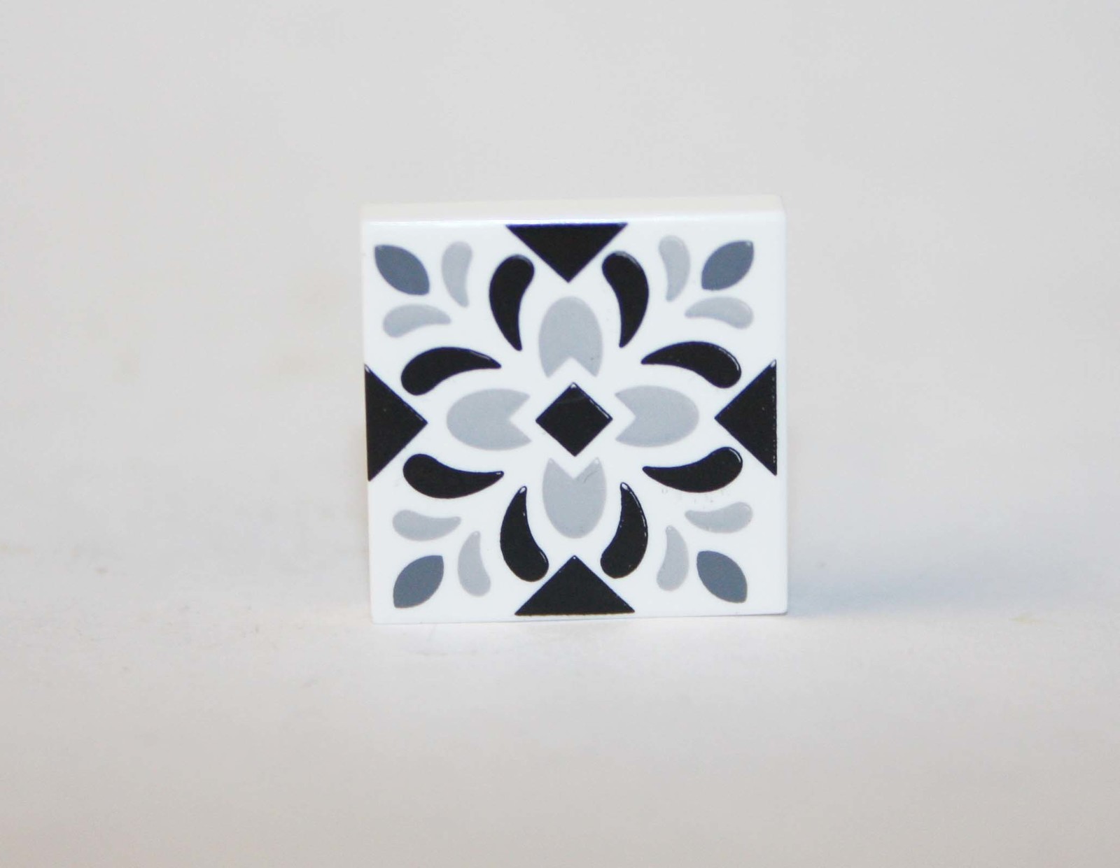 Minifigure Grey And Black Ornamental Floor Tile 2X2 Construction Piece Toys - $1.55