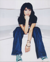 Ashlee Simpson full length publicity pose seated wearing blue jeans 8x10 photo - £7.47 GBP