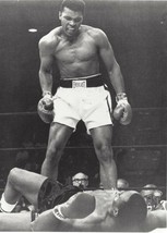 Muhammad Ali Floors Sonny Liston 8X10 Photo Boxing Picture B/W Has Border - £3.91 GBP