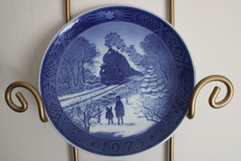 1973 Royal Copenhagen CHRISTMAS Plate “Going Home for Christmas” - $15.83