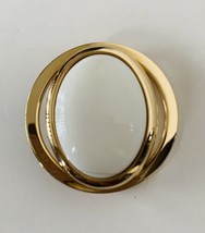 Avon Cream Oval Cabochon Center Gold Tone Brooch Classic Vintage - £7.50 GBP