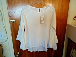 &quot; NWT &quot; Kamana Size M White Long Fanned Sleeve Shaped Top &quot; BEAUTIFUL GI... - £18.37 GBP