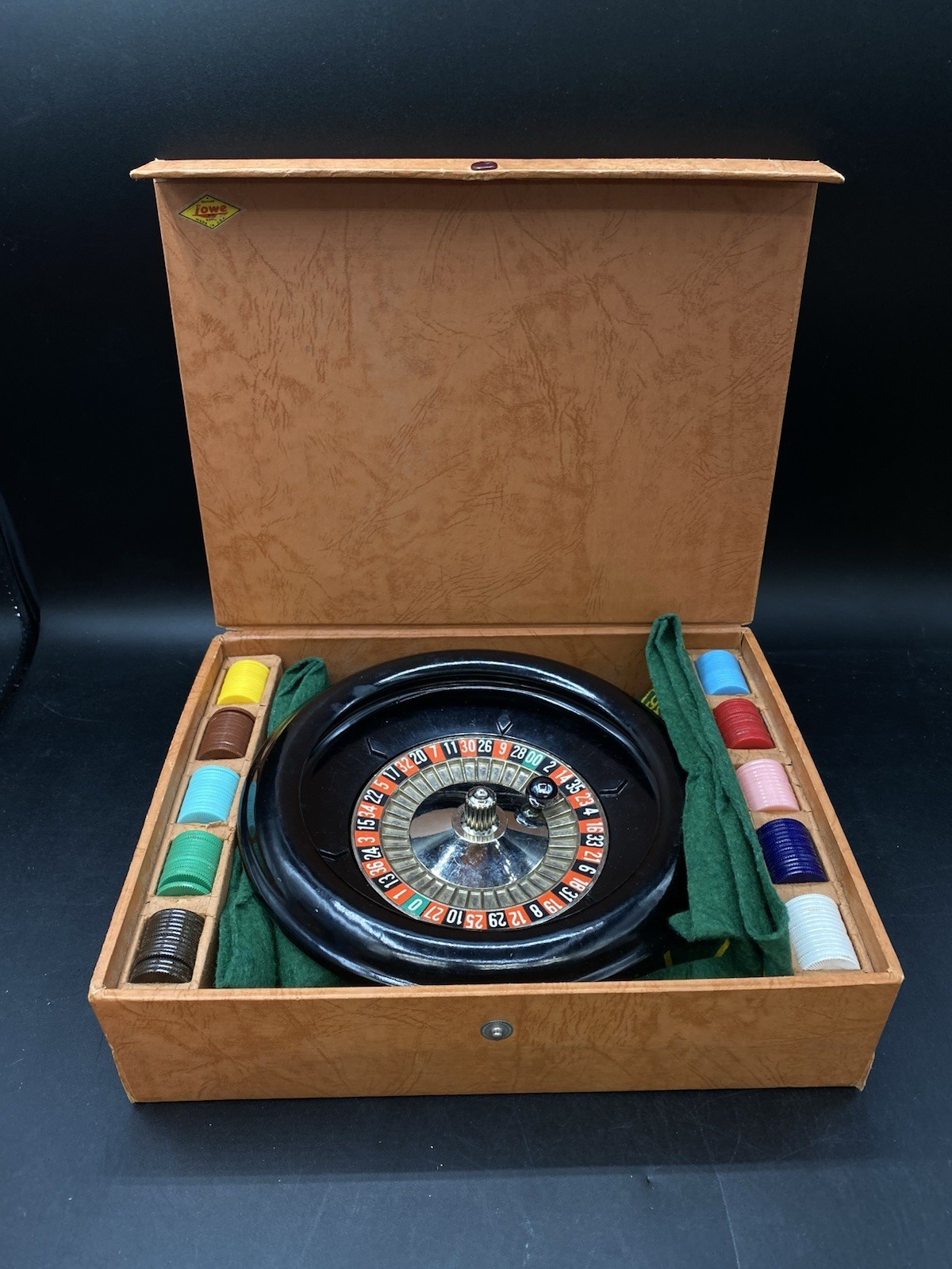 Bakelite Mini Roulette Wheel 8&quot; Case Chips ES Lowe READ - $59.39