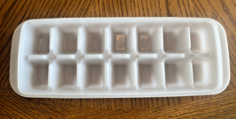 Tupperware Ice Cube Tray Vintage White 14 Slot (1) Single - $18.49