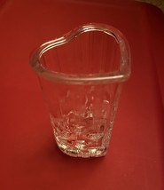 VINTAGE AVON FOSTORIA HEART SHAPED RIBBED CRYSTAL CLEAR GLASS VASE &#39;85 E... - $6.71