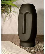 Black Ceramic Face Vase - $559.19 MXN