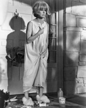 Doris Day in nightgown &amp; slippers by front door Send Me No Flowers poster - £18.09 GBP