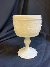 VINTAGE INDIANA MILK GLASS WHITE CANDY DISH COMPOTE DAISY MEDALION - $9.45