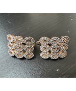 585 14K RG Stamped Rose Gold Square Weave Shimmer Bridal Stud Earrings - $745.50 MXN