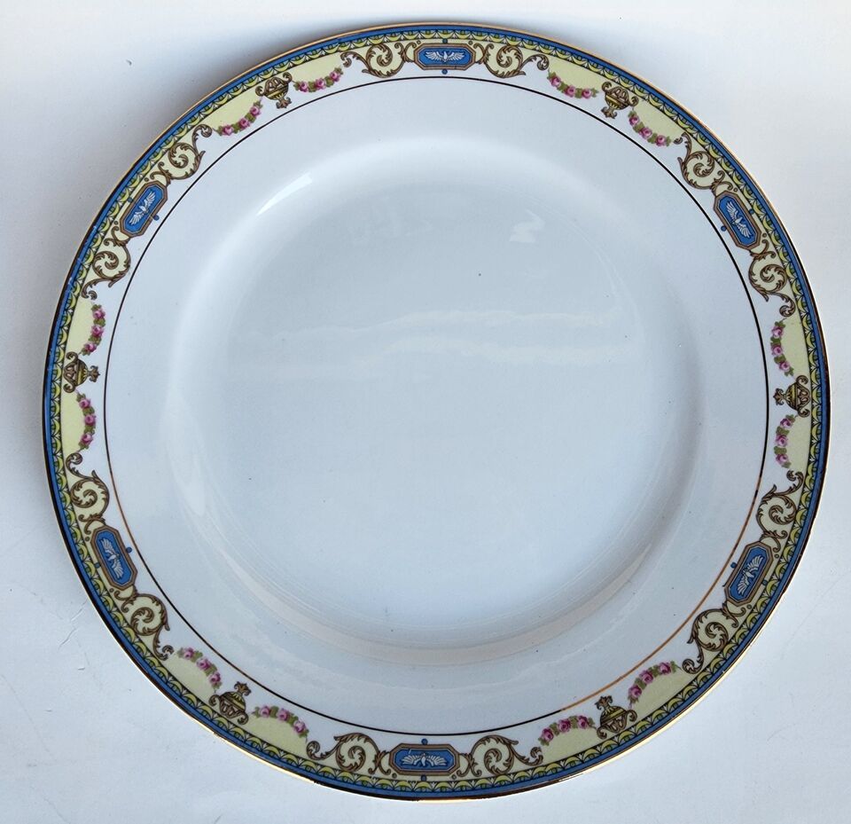 4 Noritake china dinner pates