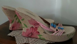 Go Max ~ Women&#39;s Size 8 ~ Floral Design ~ 4.5&quot; Wedge Sandal ~ 1&quot; Platform - £23.54 GBP