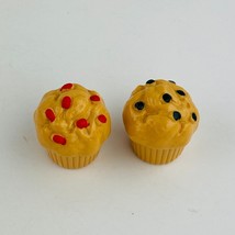 Unbranded Toy Cupcakes Set of 2 Chocolate Chip &amp; Strawberry Pretend Play Food - £14.06 GBP