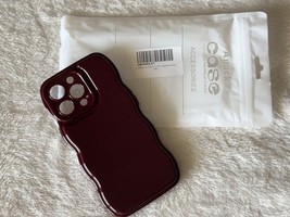 Burgundy Wave Design phone case For iPhone 13 Pro. - $132.40 MXN