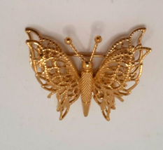 Monet Filigree Butterfly Brooch Gold Tone Signed Vintage - $12.76
