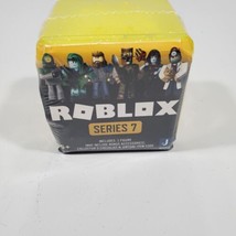 Roblox Series 7 Celebrity Collection Yellow Blind Boxes Mystery Figure Sealed - £7.78 GBP