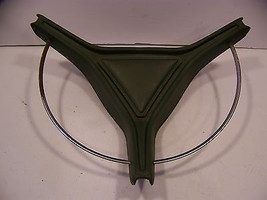 1969 CHRYSLER STEERING WHEEL HORN RING GREEN OEM NEW YORKER TOWN &amp; COUNTRY - €58,77 EUR