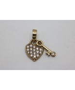 10K Yellow Gold Heart &amp; Key Dangling Pendant Charm w/ Clear Stones - $1,285.34 MXN