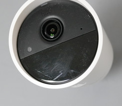 Philips Hue 581553 Indoor/Outdoor Secure Battery Camera - White image 3