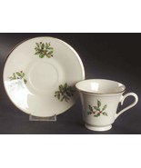 LENOX BONE CHINA TEACUP &amp; SAUCER L5 HOLLY &amp; BERRY GOLD RIM &quot;SPECIAL&quot; USA  - $8.08 CAD