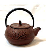 Japanese Cast Iron Embossed Small Tea Pot with Strainer - €16,18 EUR