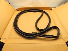 Ford XW7Z-5425324-AA Door Seal Weatherstrip Right RH - $189.83 CAD