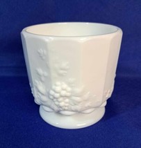 WESTMORELAND SUGAR BOWL / SPOONER LARGE OPEN PANELED GRAPE MILK GLASS 4&quot; T - $12.19