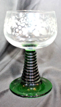 Vintage. 4 Set Green Beehive Ribbed Stem Wine Glasses White Etched Grape Vines - £34.16 GBP