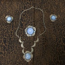 Vtg. Blue Glass Moonstone / Givre Necklace, Clip Earrings &amp; Pin Brooch Parure - £59.06 GBP