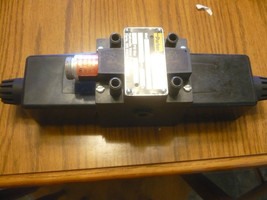  New Parker D3W4CNJC56 14 Hydraulic Valve Rusty Base - $171.53