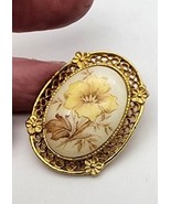 Vtg Cameostyle  Goldtone Brooch. Handprinted Flower On Porcelain  - $266.55 MXN