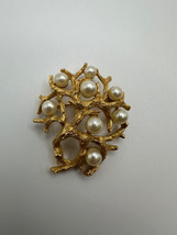 Vintage Gold Crown Trifari Faux Pearl Coral Brooch Pin 2&quot; Excellent Condition - £75.95 GBP