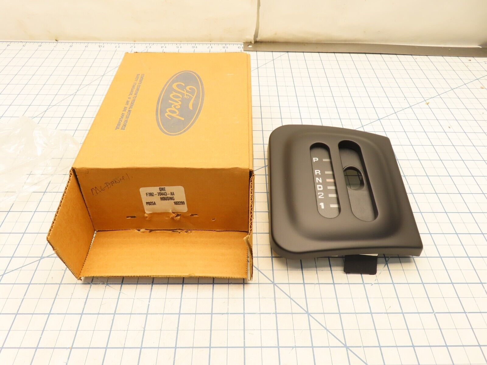 Ford F7RZ-7D443-AA Floor Shifter Gear Indicator Housing Trim Bezel - $27.07